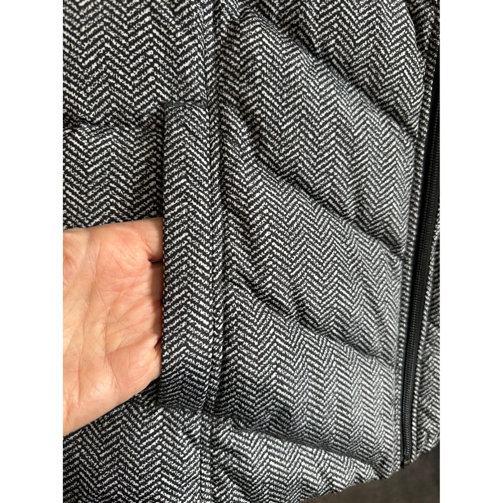 Lands End Womens Down Puffer Vest Black White Herringbone‎ Chevron M Outdoors - Picture 8 of 8